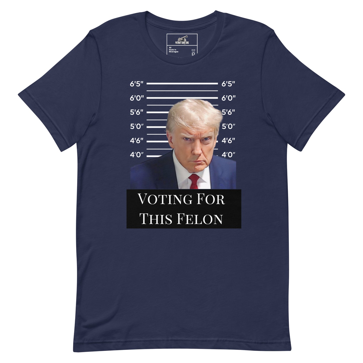 Voting for this felon Mens t-shirt