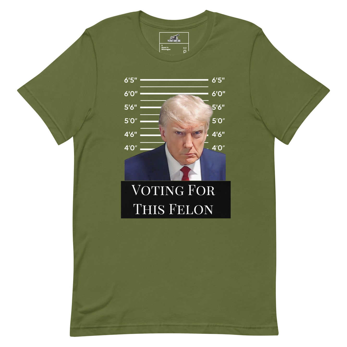 Voting for this felon Mens t-shirt