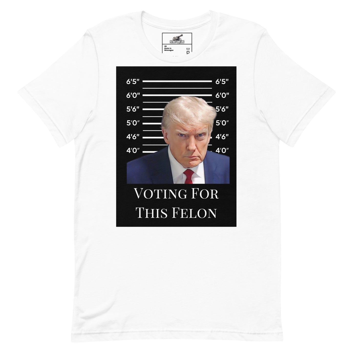 Voting for this felon Men’s t-shirt