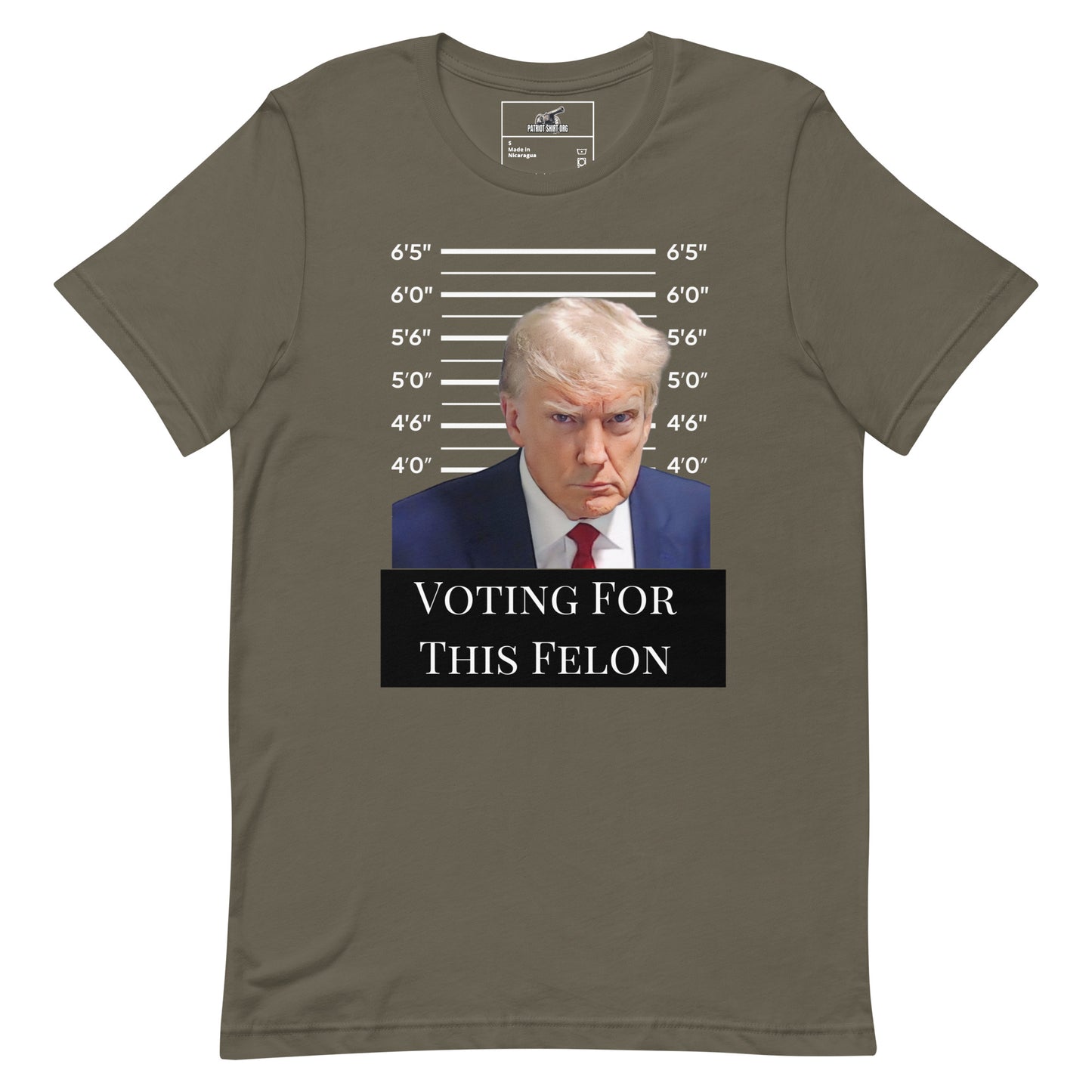 Voting for this felon Mens t-shirt