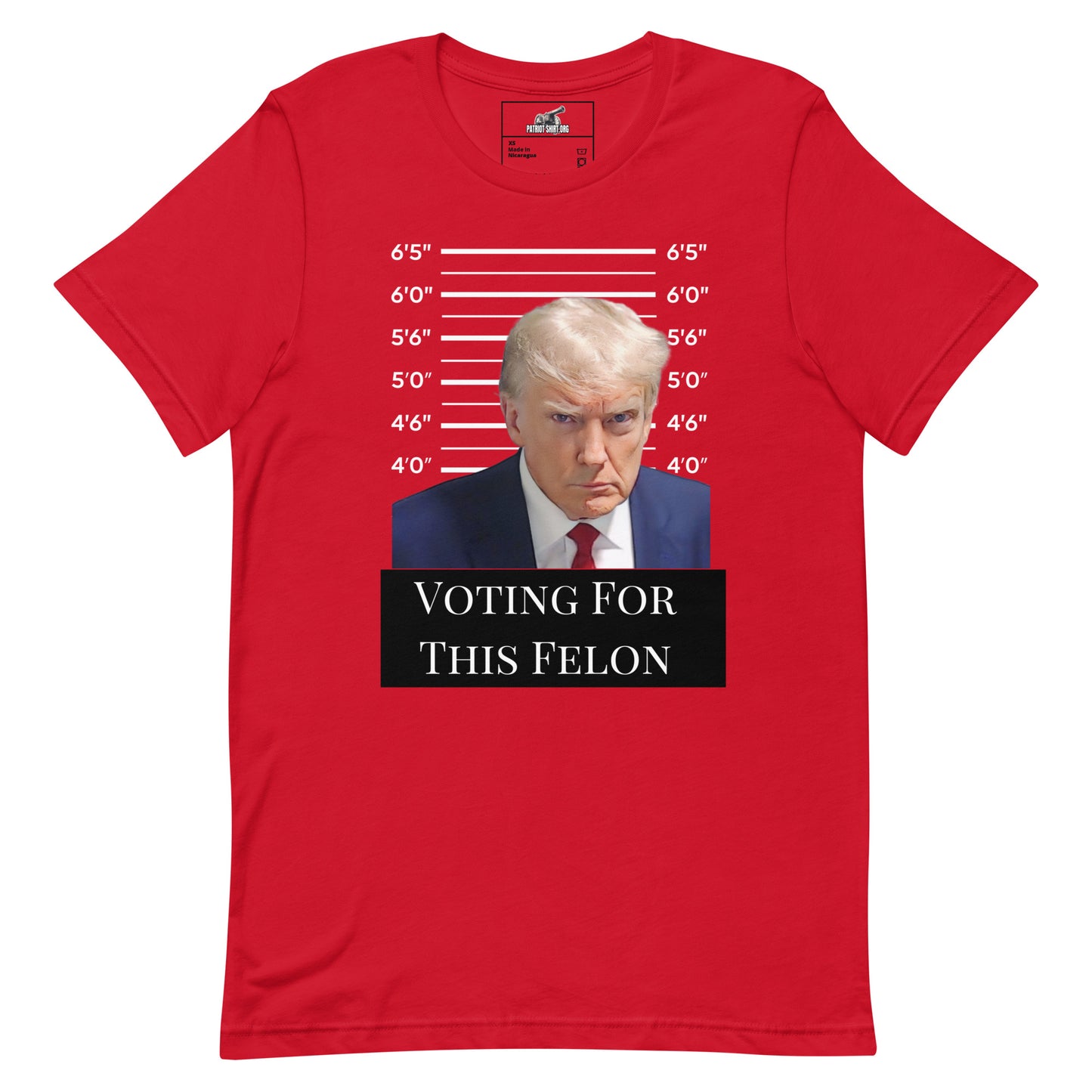 Voting for this felon Mens t-shirt