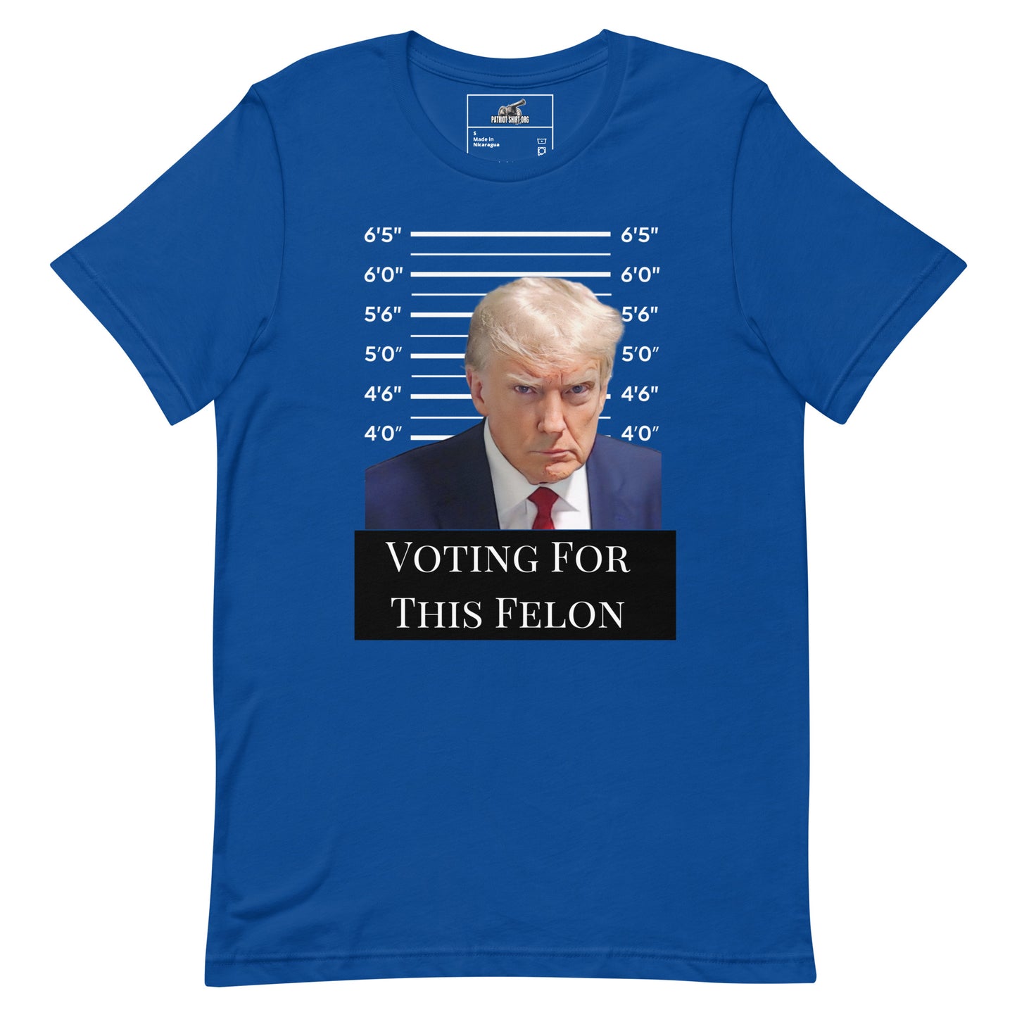 Voting for this felon Mens t-shirt